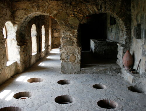 Nekressi Klosterweinkeller - Historische Weinlager