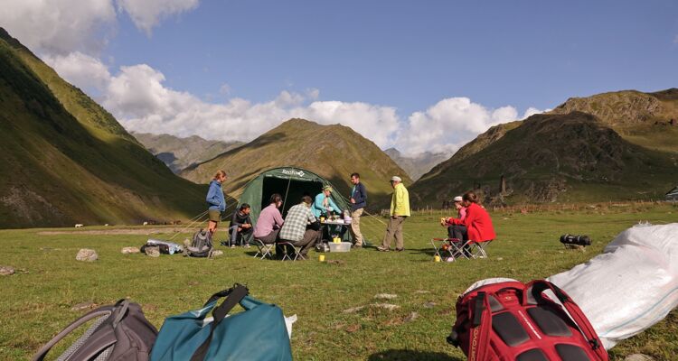 Frühstück am Zeltplatz Girewi Tuschetien