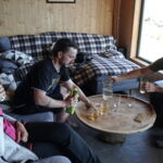Gemeinschaftsraum in der Berghütte Wolfsbett