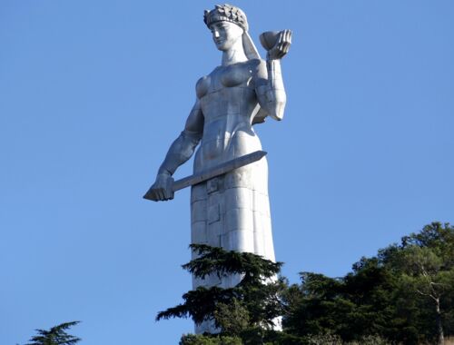Mutter Georgiens, Statue Tbilissi