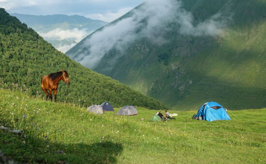 Trekking Chewsuretien – Zelten im Gebirge (Titelbild)