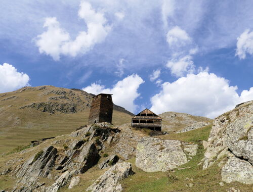 Tuschetien Turm und Wohnhaus