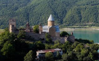 Ananuri Kirche am Schinwali Stausee