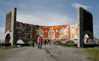 Sowjetisches Aussichtsplateau am Kreuzpass