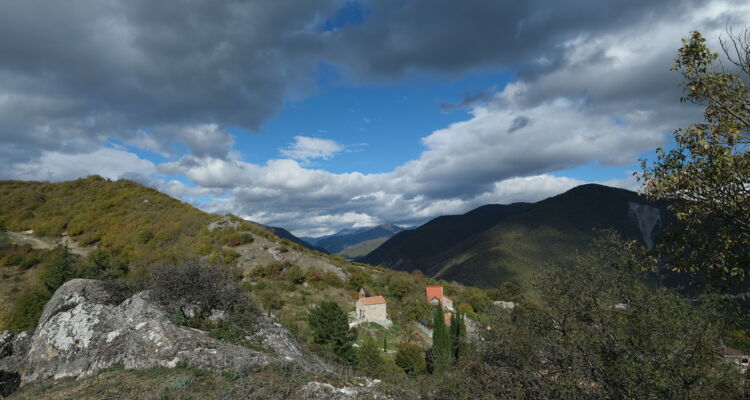 Aranissi Kirche und Landschaft