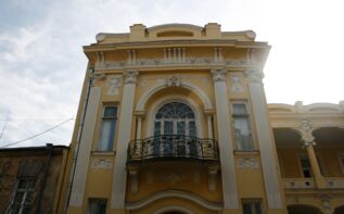 Gelbes Jugendstilhaus Tbilisi