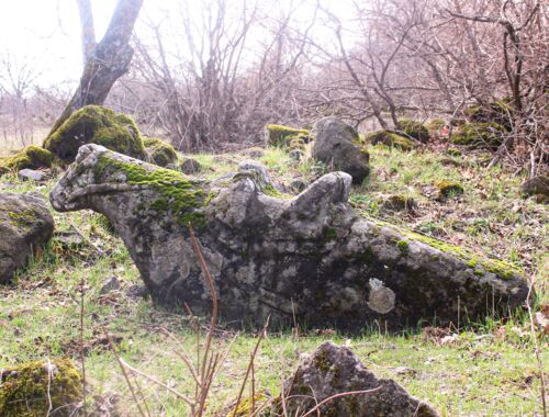 Grabstein Pferd mit Sattel Samschwilde