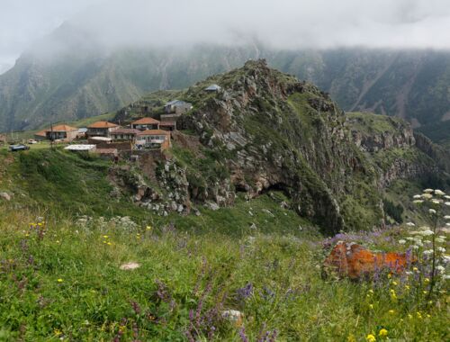Bergdorf Zdo, Darial Schlucht