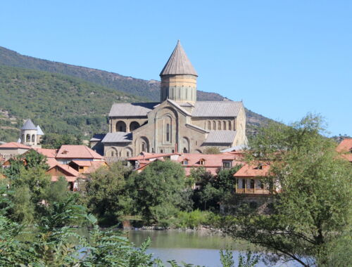 Blick auf Mzcheta, Swetizchoweli Kathedrale