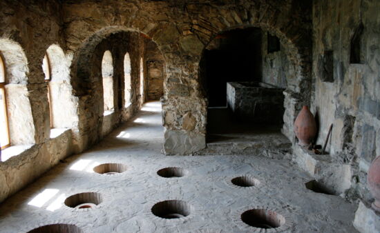 Rundreisen Georgien - Nekressi Klosterweinkeller - Historische Weinlager